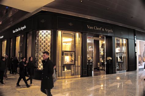 Van cleef and arpels near me - 67 reviews and 192 photos of Van Cleef & Arpels "Beware, there's a bouncer at the door and you will be followed. And make sure you are wearing your Sunday apparel, or something like. This store is no joke. I can't even joke about it, but dangnabit, it is a beauty. Old fashioned with a modern marketing twist! There were the old times when 'oriental' …